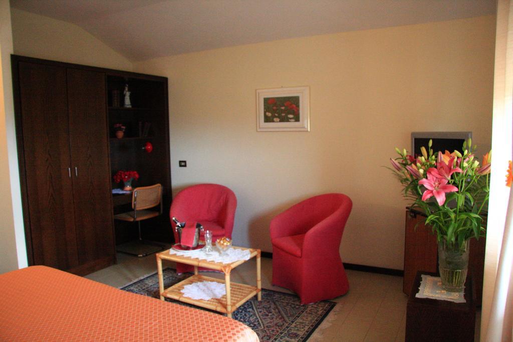 تْشيانشانو  تيرمي Hotel Firenze الغرفة الصورة